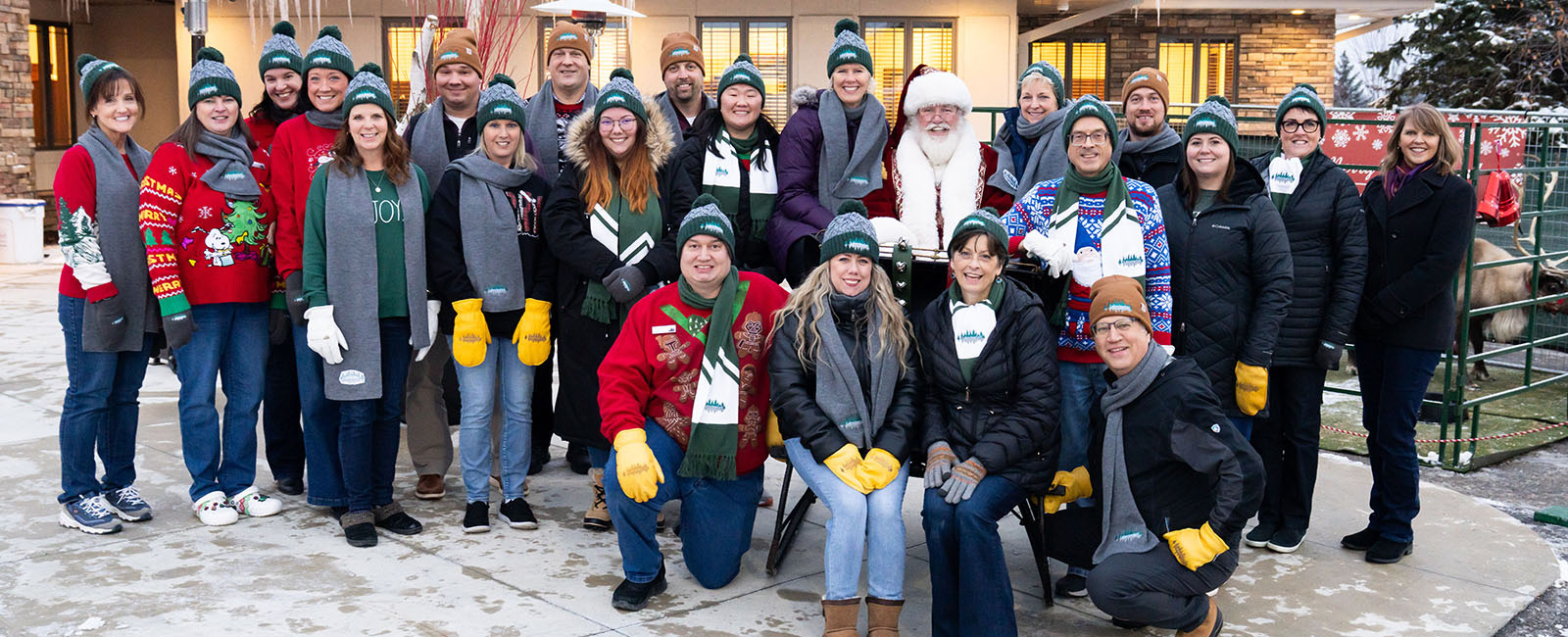 Group picture of Lakeview Bank employees. Merry Christmas and Happy New Year